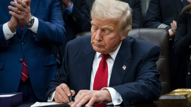 Donald Trump a semnat legea care pune capăt celui mai lung blocaj guvernamental din istorie