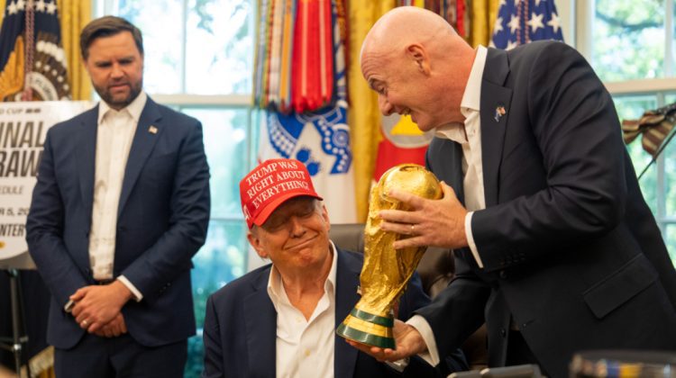 FIFA a înființat ”Premiul pentru Pace”. Se bănuiește că Donald Trump va fi primul câștigător