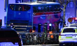 Un autobuz a intrat într-o stație plină cu călători, în Suedia. Poliția confirmă că sunt morți și răniți