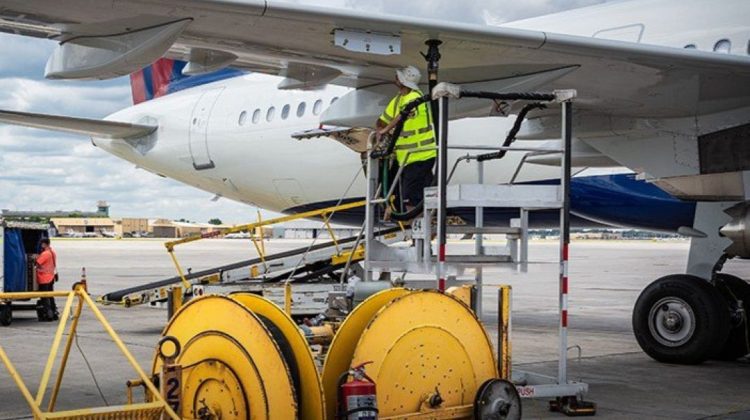 Autoritatea Aeronautică Civilă a autorizat AIC să furnizeze combustibil pentru aeronave