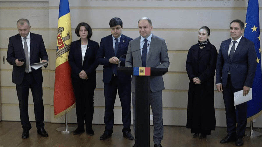 „Alternativa” cere depolitizarea instituțiilor statului de la tribuna Parlamentului: Poate fi obstacol pentru aderare