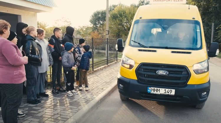 Elevii din Taraclia călătoresc mai sigur și confortabil cu noile autobuze școlare