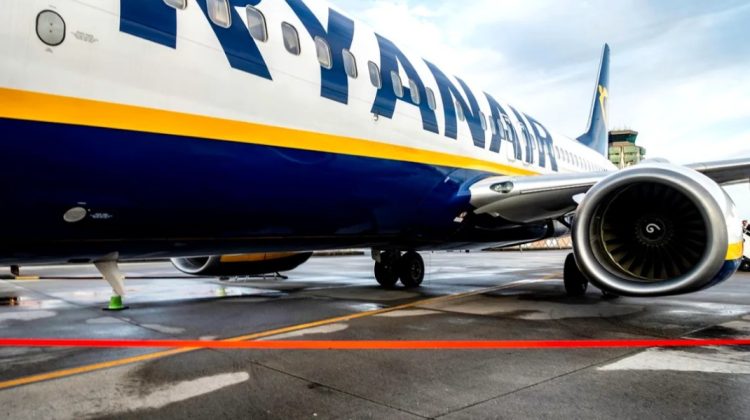 Incident grav pe aeroportul din Cluj: Un avion  a rămas blocat pe pistă. Pilotul, preluat inconştient