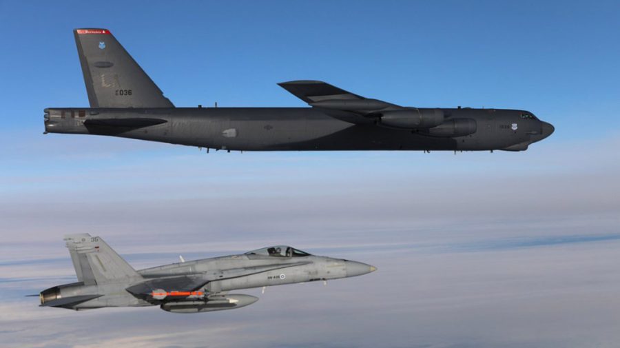 SUA au exersat atacuri cu un bombardier nuclear B-52H la 50 km de granița cu Rusia