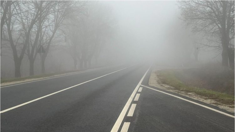 Vizibilitate redusă pe traseele naționale: Șoferii, îndemnați să circule cu prudență din cauza ceții