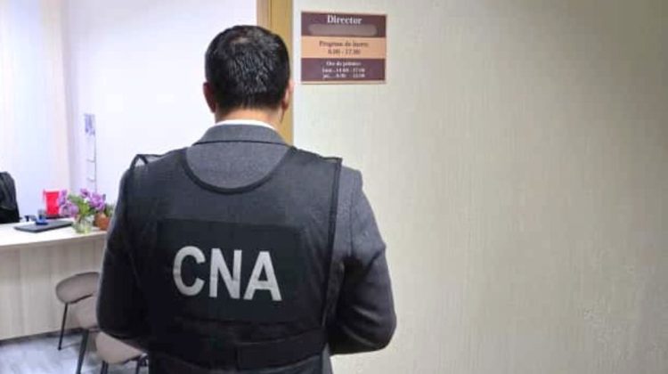 Corupție și abuz în școli și grădinițe din Chișinău: 9 persoane vizate de perchezițiile CNA