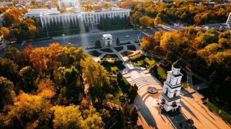 Meteorologii anunță că lună noiembrie va fi mai caldă decât de obicei