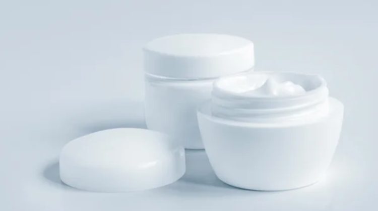 Produse cosmetice cu substanțe toxice, retrase de pe piață de ANSP. Vezi care sunt acestea