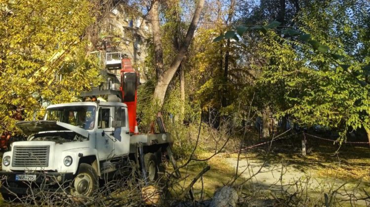 Atenție! Trafic rutier suspendat pe o stradă din Buiucani din cauza lucrărilor de curățenie