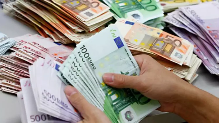 Curs valutar 12 noiembrie 2025: Cât valorează un euro și un dolar
