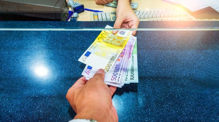 Euro și dolarul american continuă să scadă ușor: Noi cotații oficiale ale BNM pentru 13 noiembrie