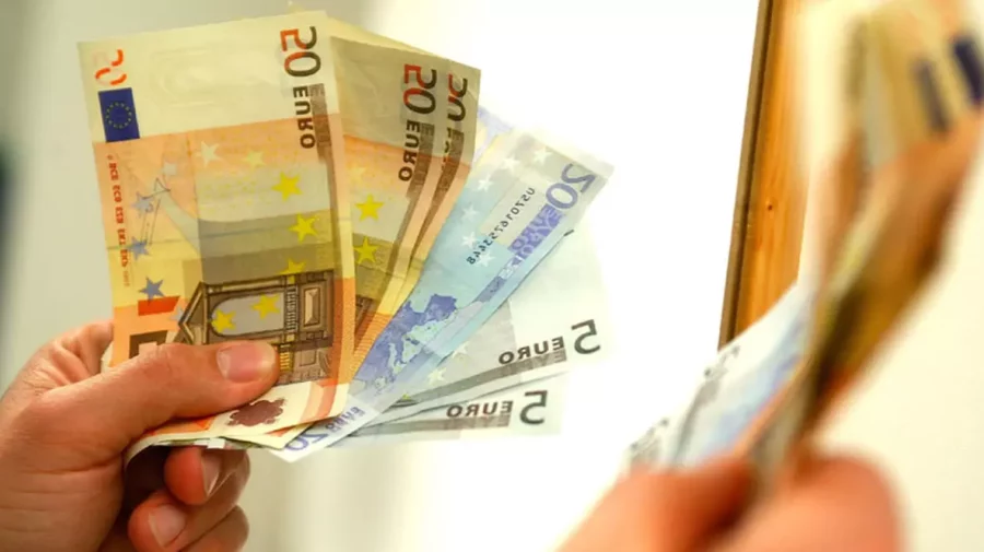 Curs valutar 5 noiembrie 2025: Cât valorează un euro și un dolar
