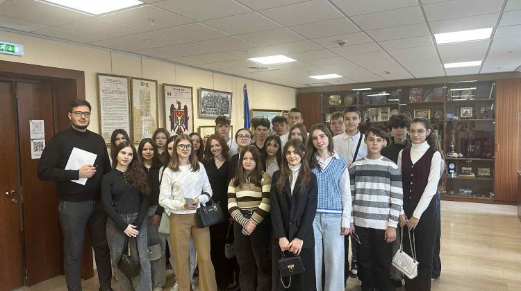 Dialog civic și educație: Parlamentul a primit vizite ale elevilor din toată țara