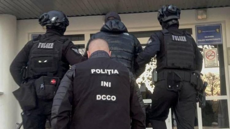 VIDEO Firme-paravan și criptomonede folosite pentru bani ilegali: Cinci persoane, reținute