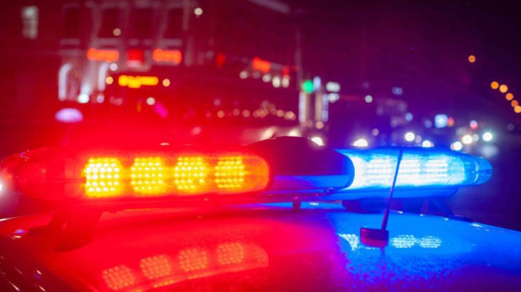 Mașina cuprinsă de foc în Capitală în urma unui accident: Ce spune poliția despre impact