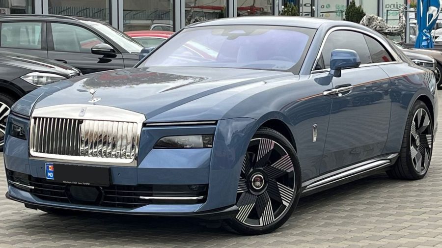 O mașină, cât trei apartamente! Un Rolls-Royce Spectre se vinde în Chișinău cu 549.900 de euro