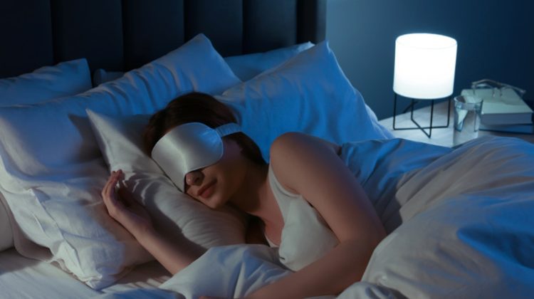 De ce somnul pierdut în timpul săptămânii nu poate fi recuperat complet în weekend