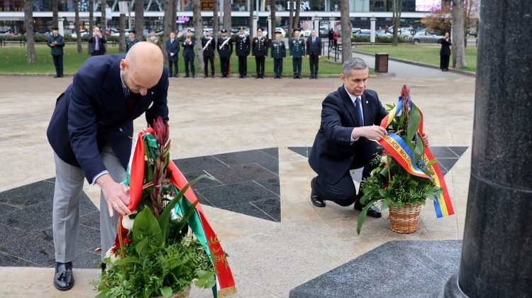 Zilele Forțelor Armate Italiene, comemorate la Chișinău prin depuneri de flori la Monumentul Maica Îndurerată